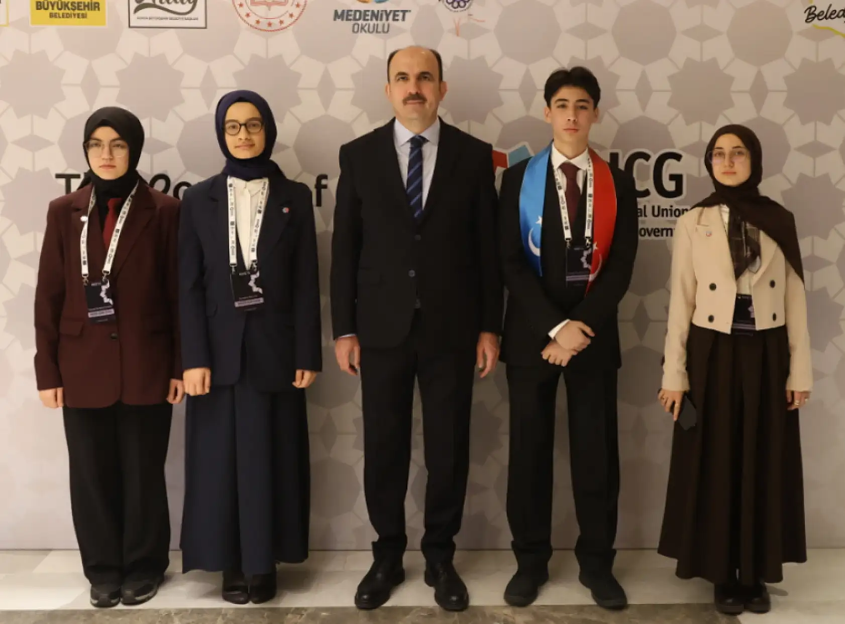 Başkan Altay, uluslararası konferansta lise öğrencileriyle bir araya geldi