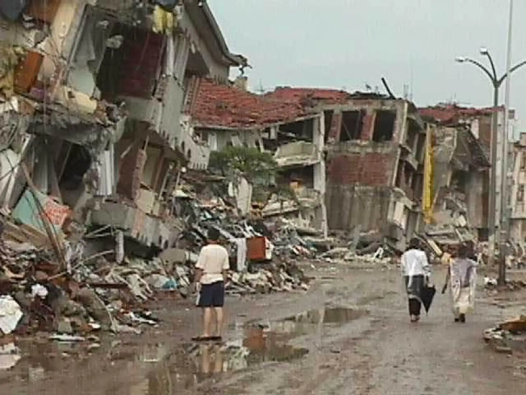 O karanlık geceyi itfaiyeciler anlattı