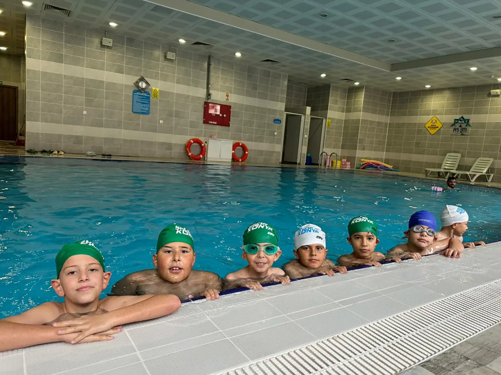 Konya'da hayat kurtaran eğitim: On binlerce çocuk yüzme öğreniyor