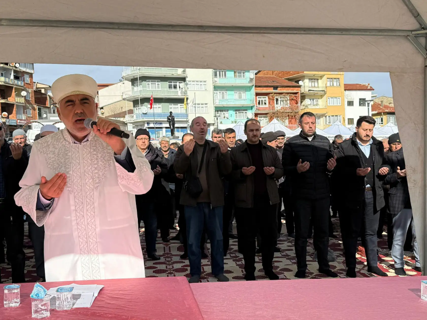 Konya'nın kurak topraklarına umut olmak için eller semaya uzandı