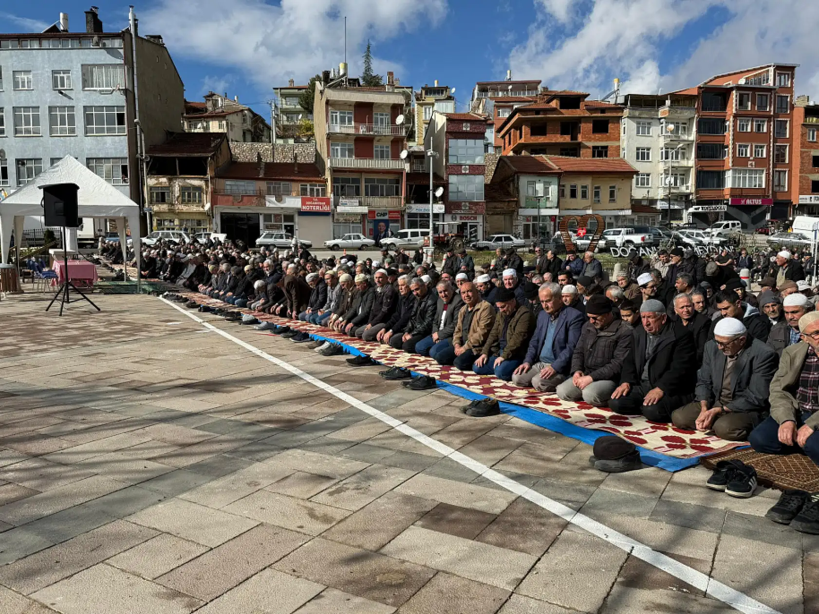 Konya'nın kurak topraklarına umut olmak için eller semaya uzandı