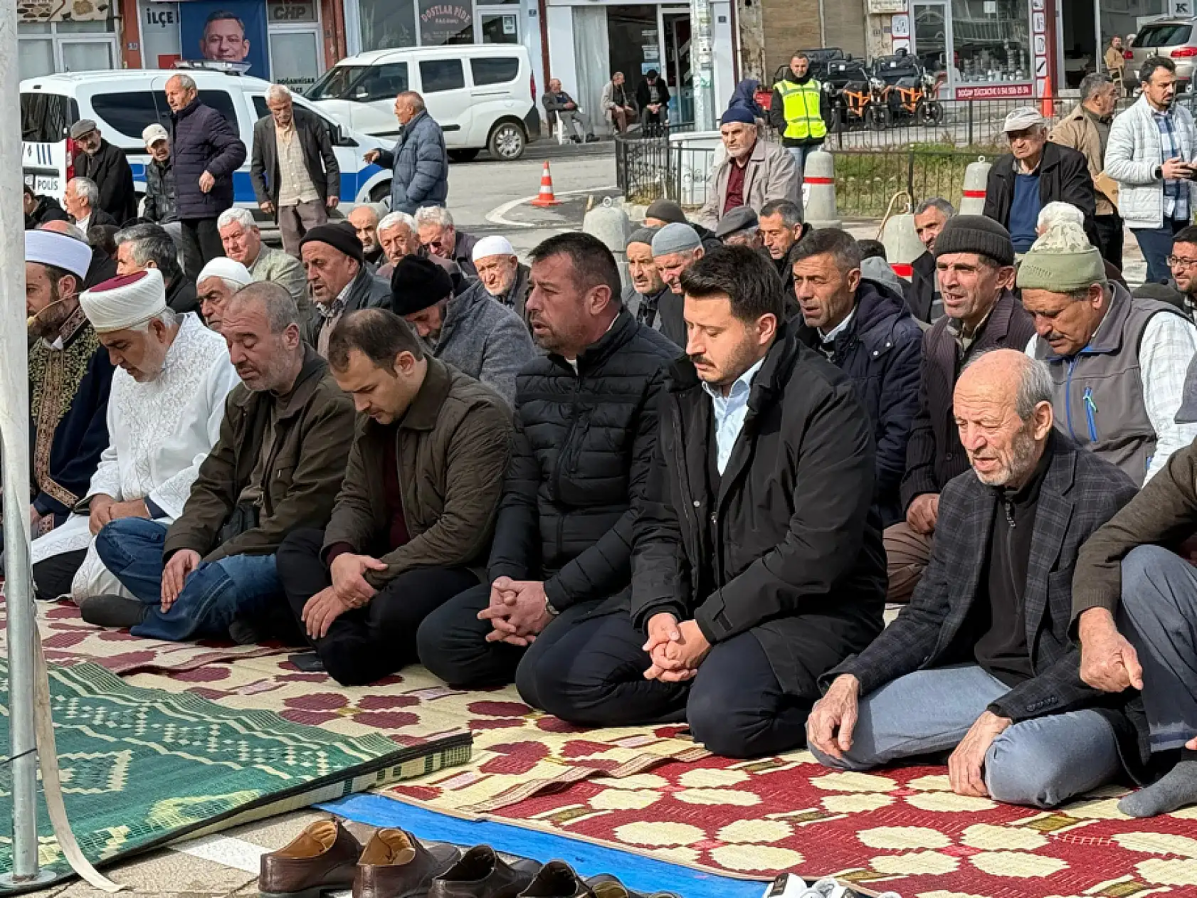 Konya'nın kurak topraklarına umut olmak için eller semaya uzandı