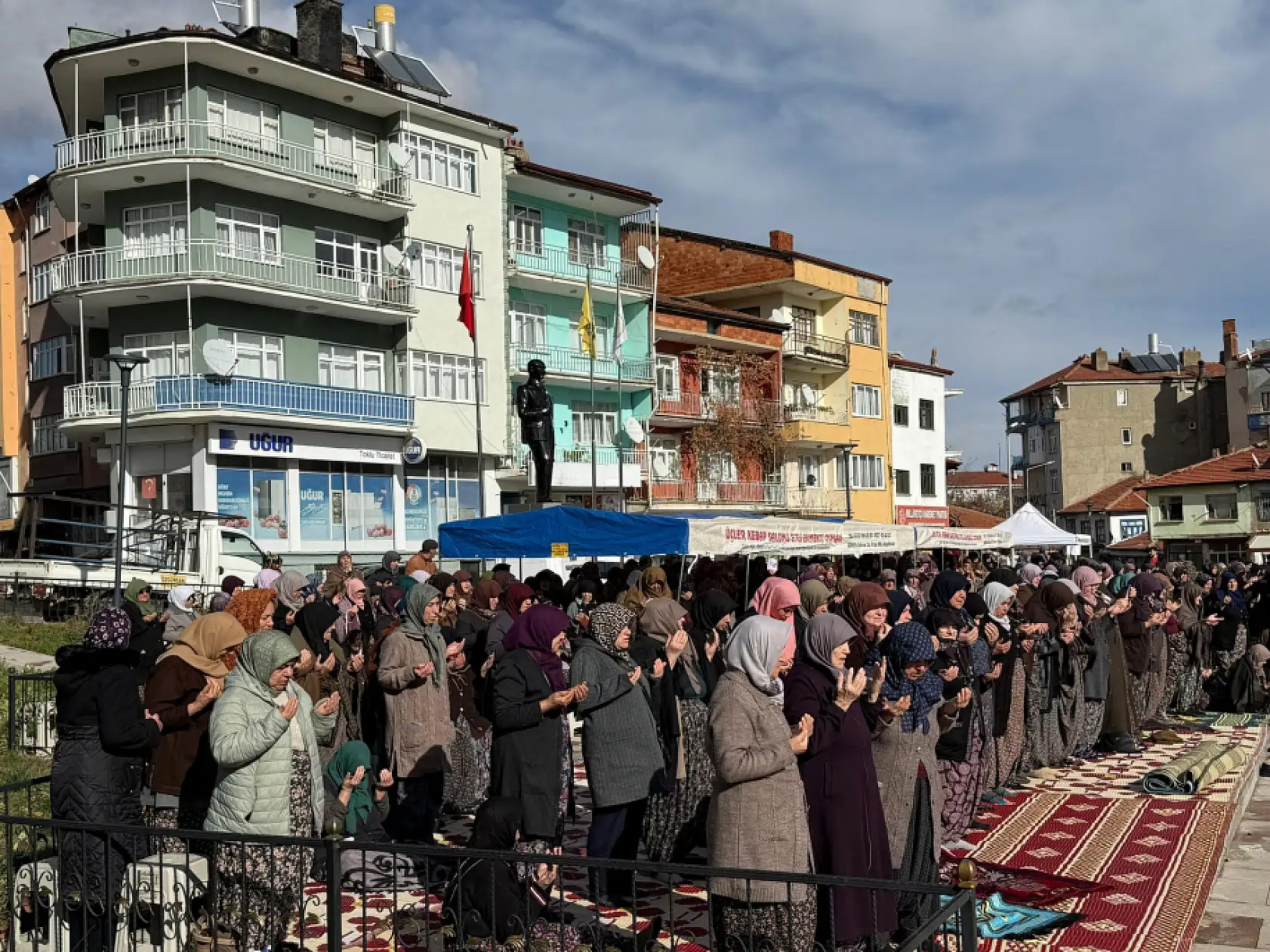 Konya'nın kurak topraklarına umut olmak için eller semaya uzandı