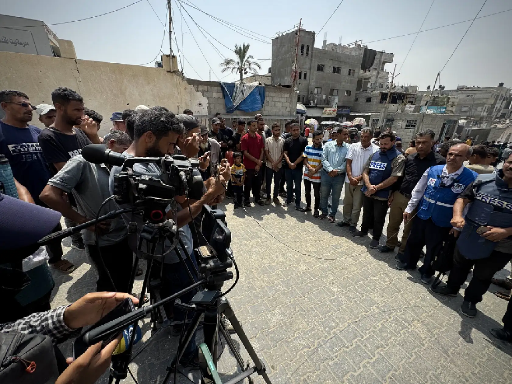 Öldürülen gazeteciler için protesto düzenlendi