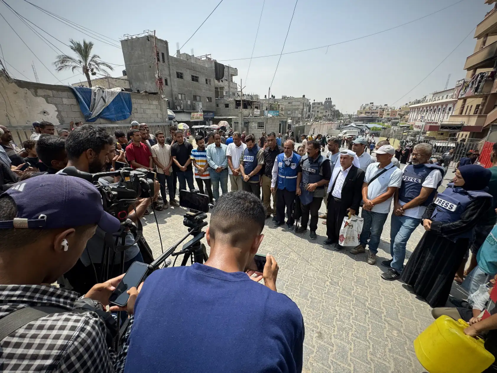 Öldürülen gazeteciler için protesto düzenlendi