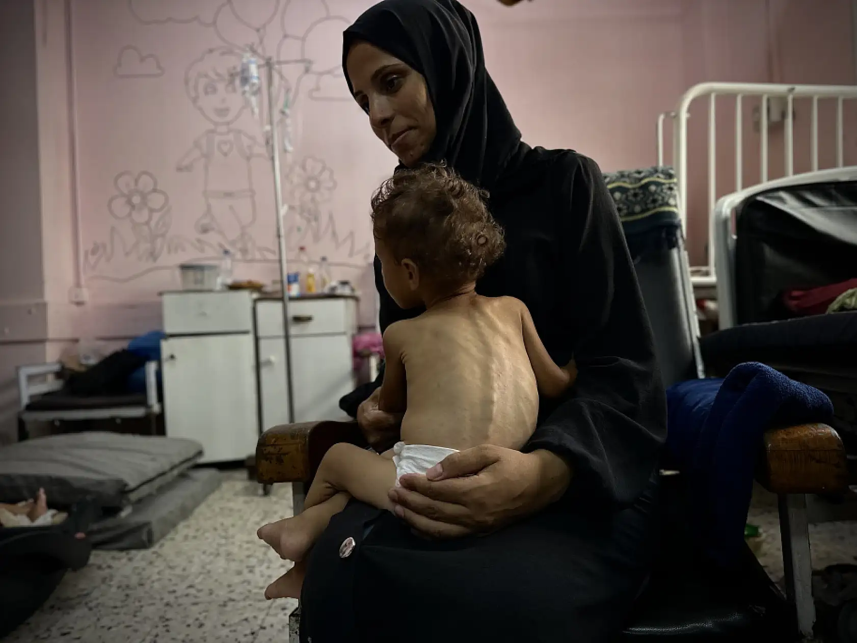 Gazze'de bebekler açlıkla mücade ediyor