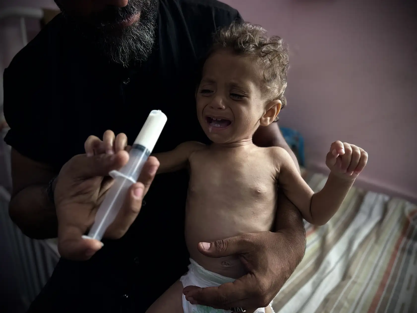 Gazze'de bebekler açlıkla mücade ediyor