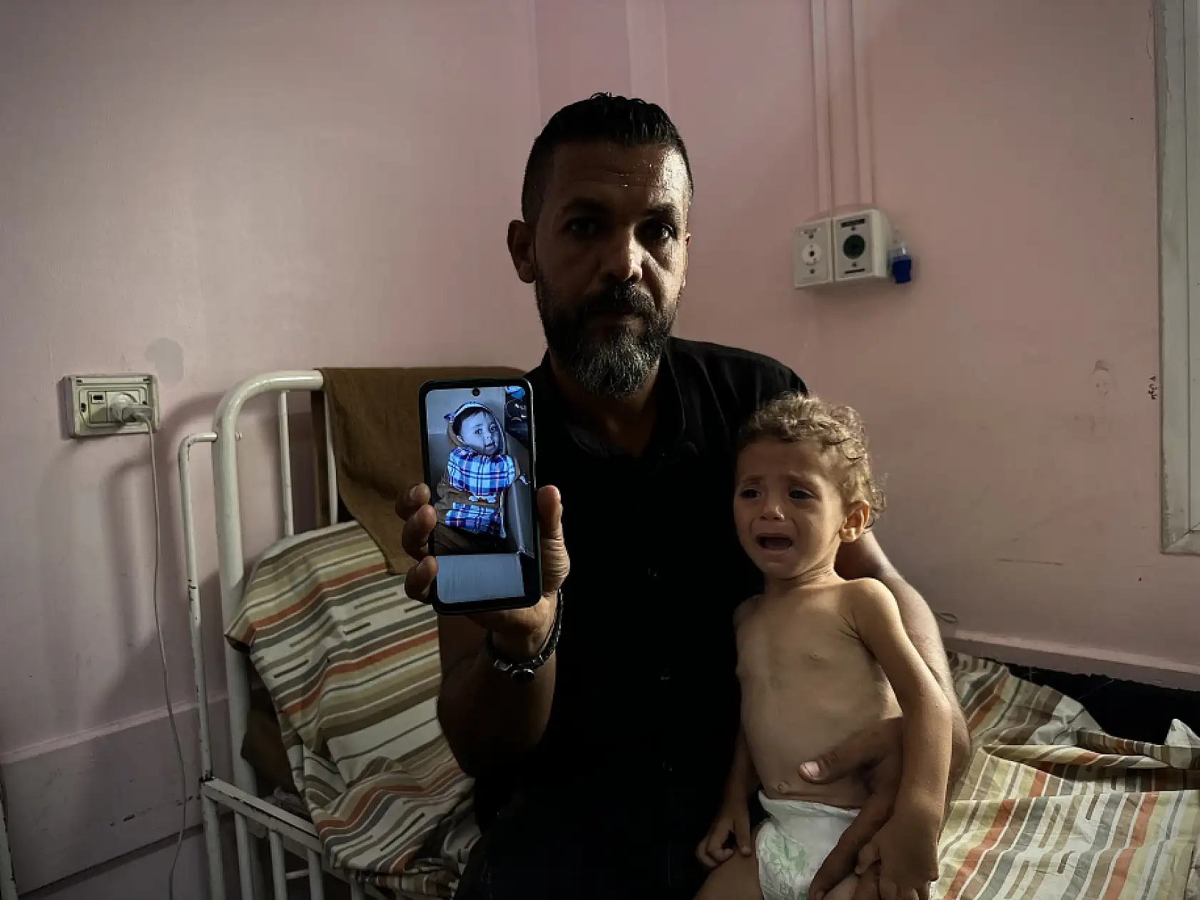 Gazze'de bebekler açlıkla mücade ediyor