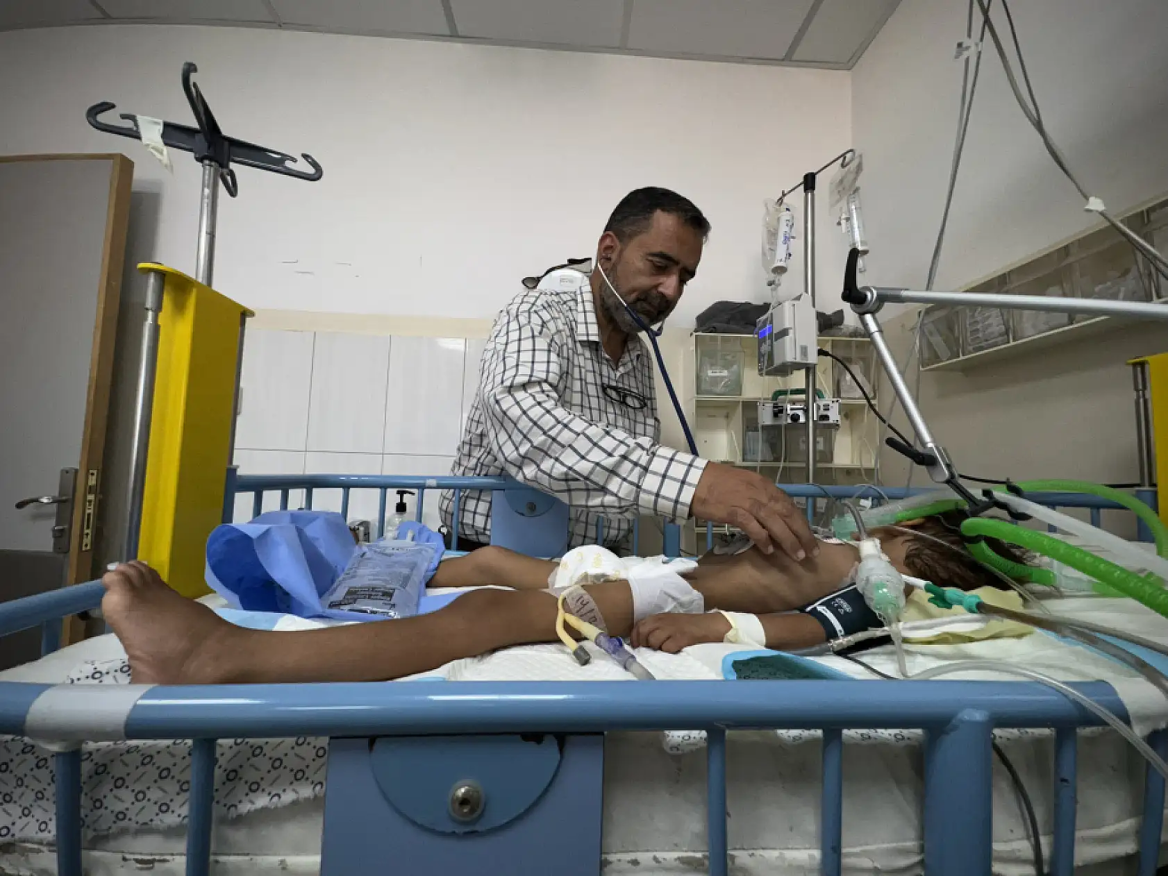 Gazze'de çocuklar açıkla mücadele ediyor!