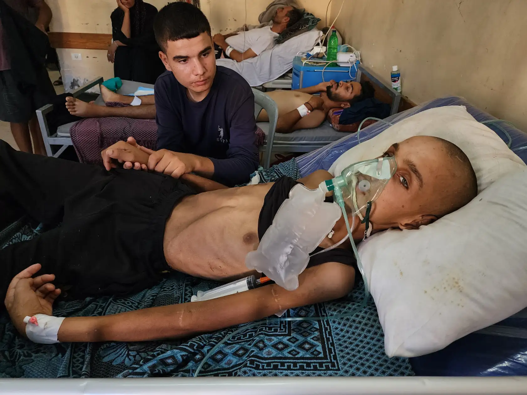 Yaralı çocuk yaşam mücadelesi veriyor: Yetersiz beslenme sonucu 20 kilo kaybetti