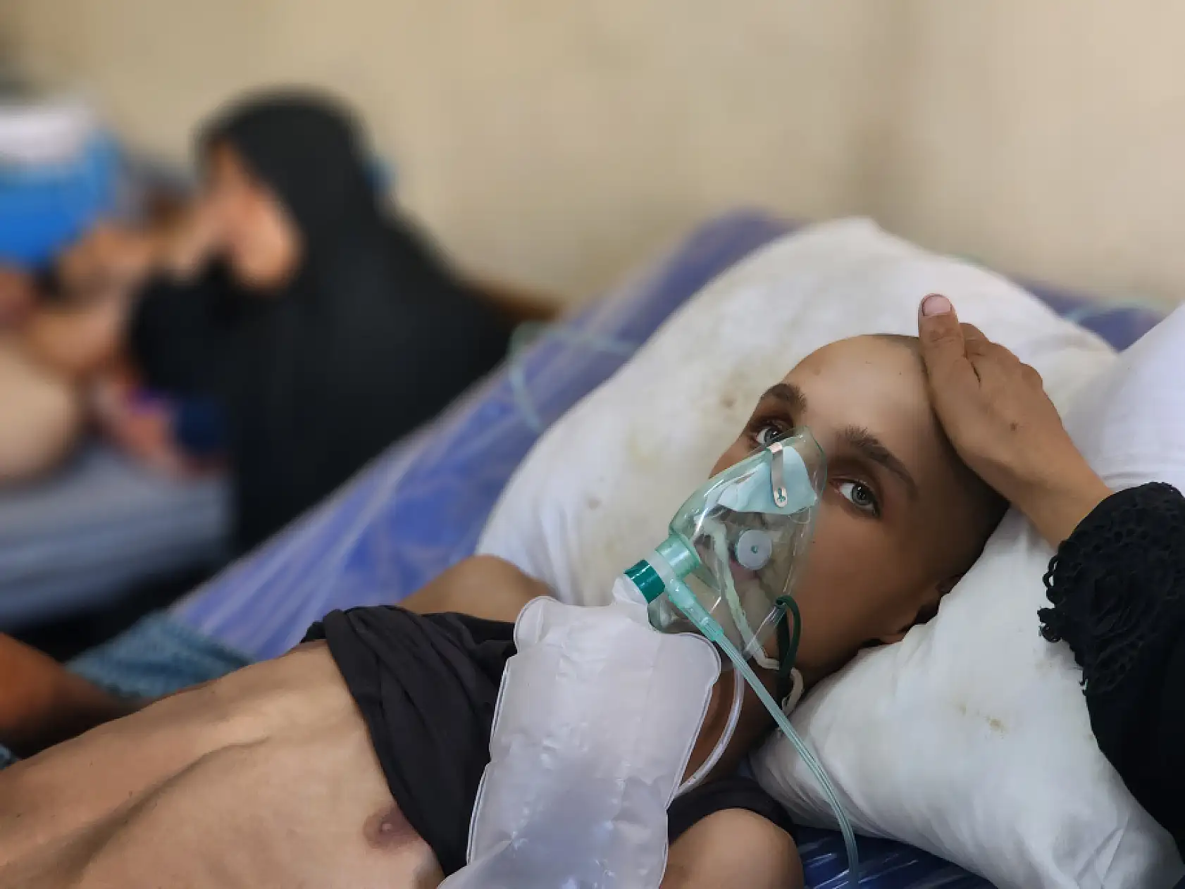 Yaralı çocuk yaşam mücadelesi veriyor: Yetersiz beslenme sonucu 20 kilo kaybetti