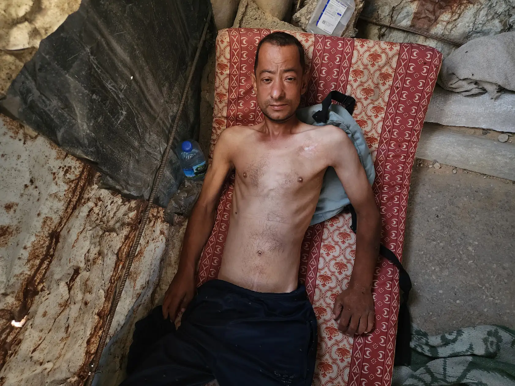 Gazze'de felçli Ahmed, ilaç ve tedaviye ulaşamıyor