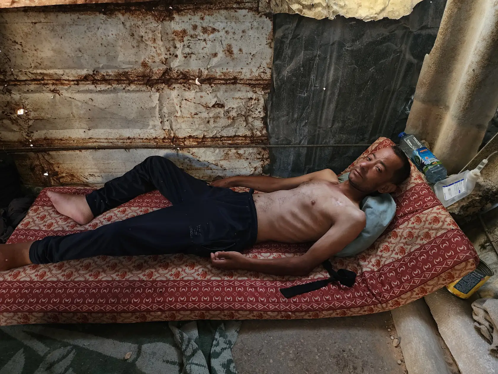 Gazze'de felçli Ahmed, ilaç ve tedaviye ulaşamıyor