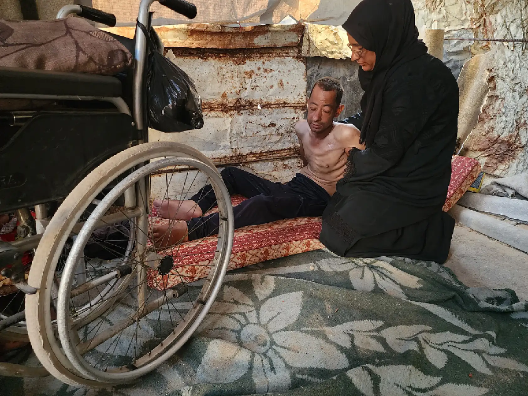 Gazze'de felçli Ahmed, ilaç ve tedaviye ulaşamıyor