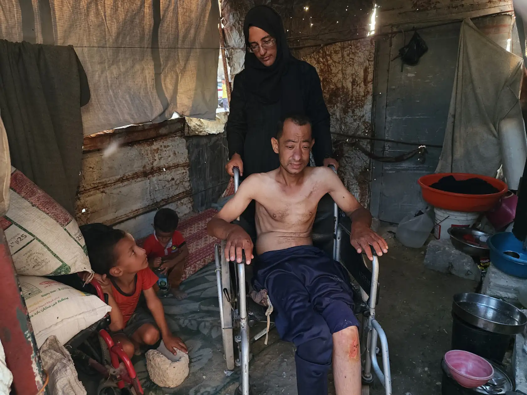 Gazze'de felçli Ahmed, ilaç ve tedaviye ulaşamıyor