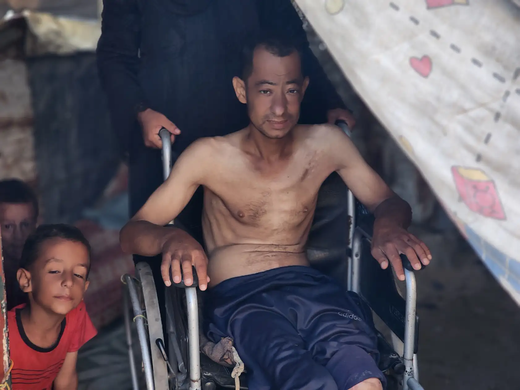 Gazze'de felçli Ahmed, ilaç ve tedaviye ulaşamıyor