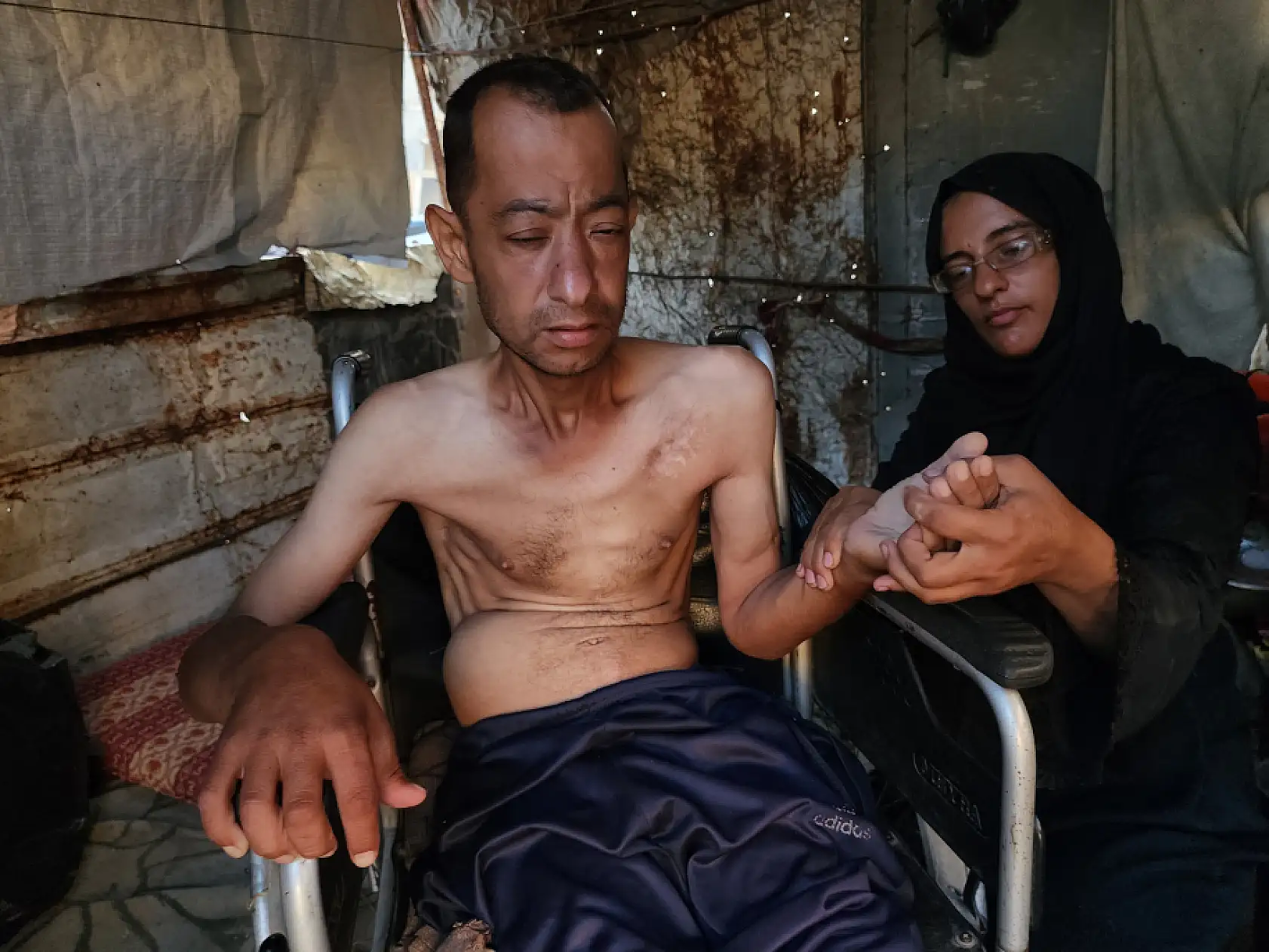 Gazze'de felçli Ahmed, ilaç ve tedaviye ulaşamıyor