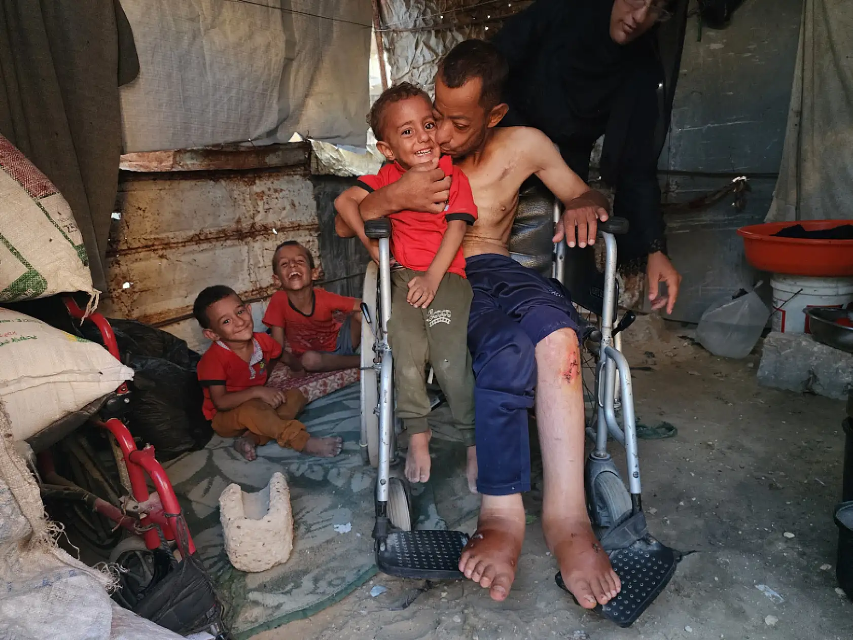 Gazze'de felçli Ahmed, ilaç ve tedaviye ulaşamıyor