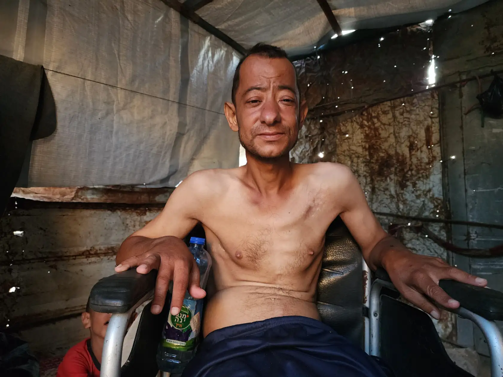 Gazze'de felçli Ahmed, ilaç ve tedaviye ulaşamıyor