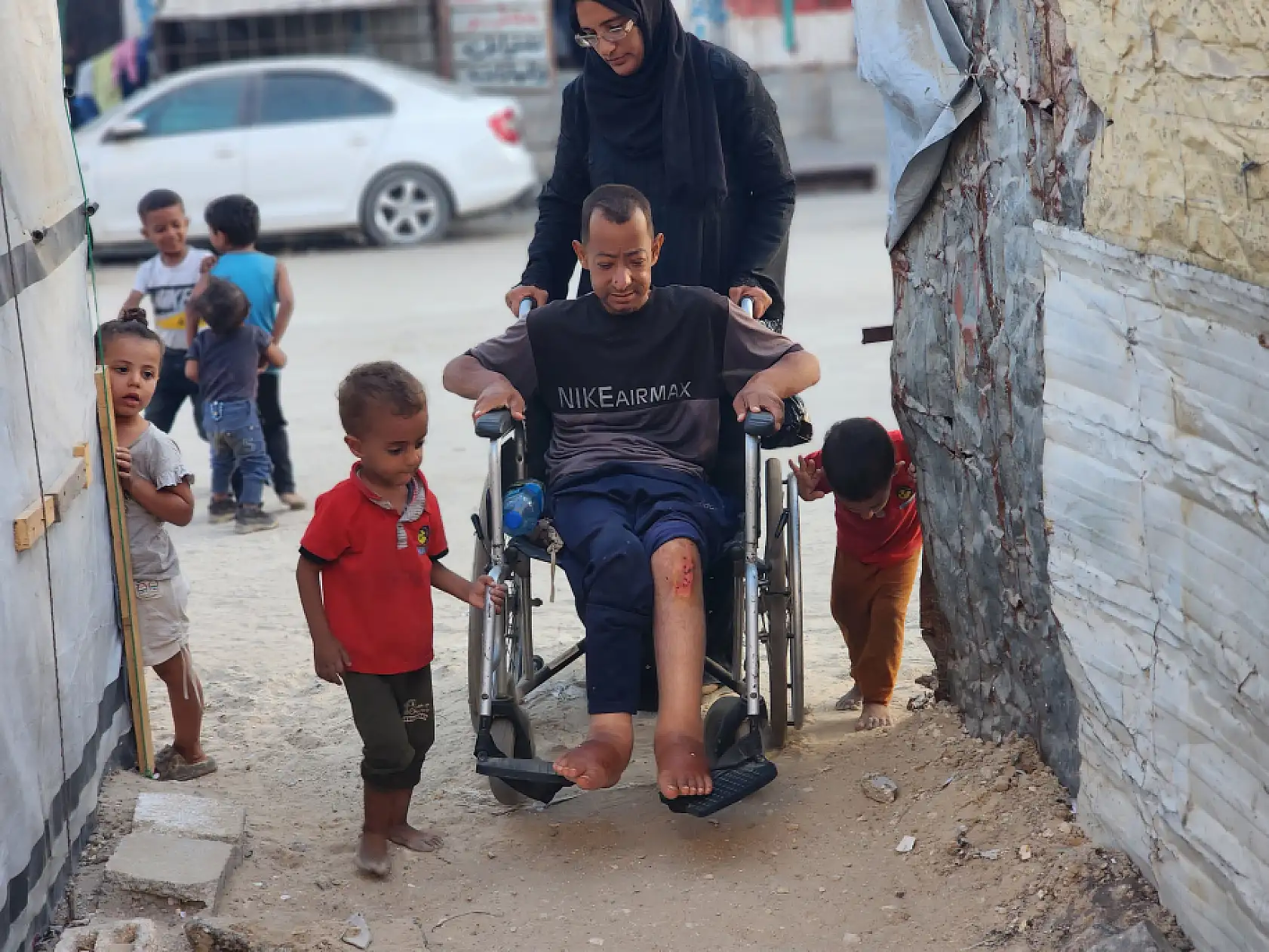 Gazze'de felçli Ahmed, ilaç ve tedaviye ulaşamıyor