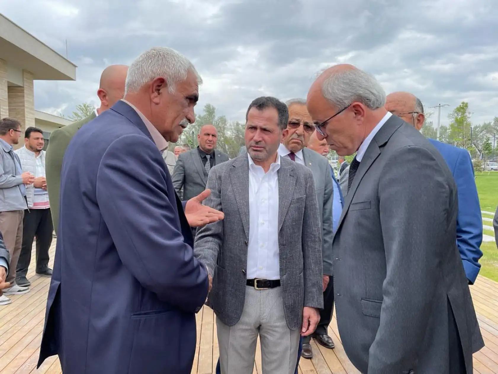 Altunyaldız: Durmak yok yola devam