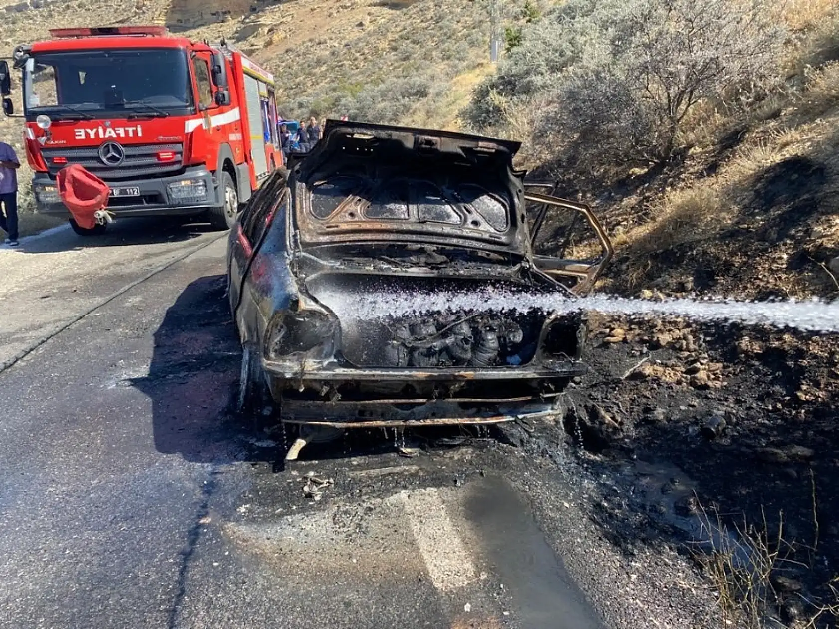Karaman'da otomobil cayır cayır yandı