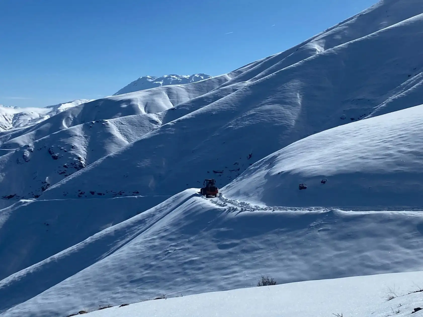 Kapanan yollar yeniden açıldı!
