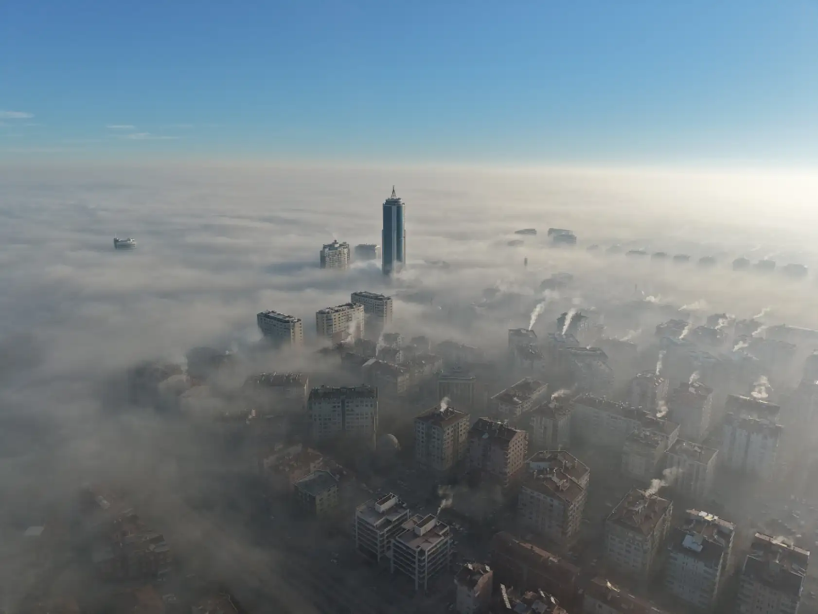 Konya sırra kadem bastı! Sis şehri adeta yuttu