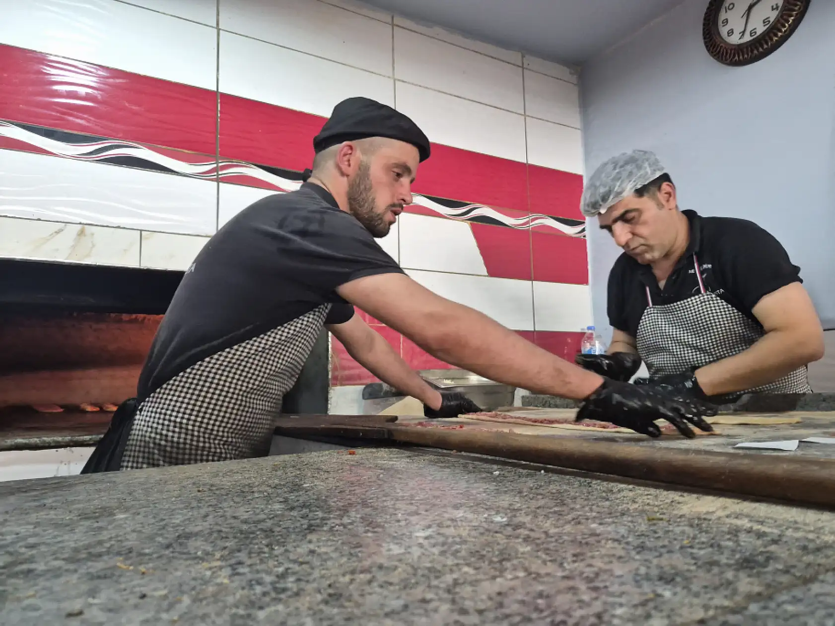 Konyalı usta 300 derecelik sıcağa meydan okuyor