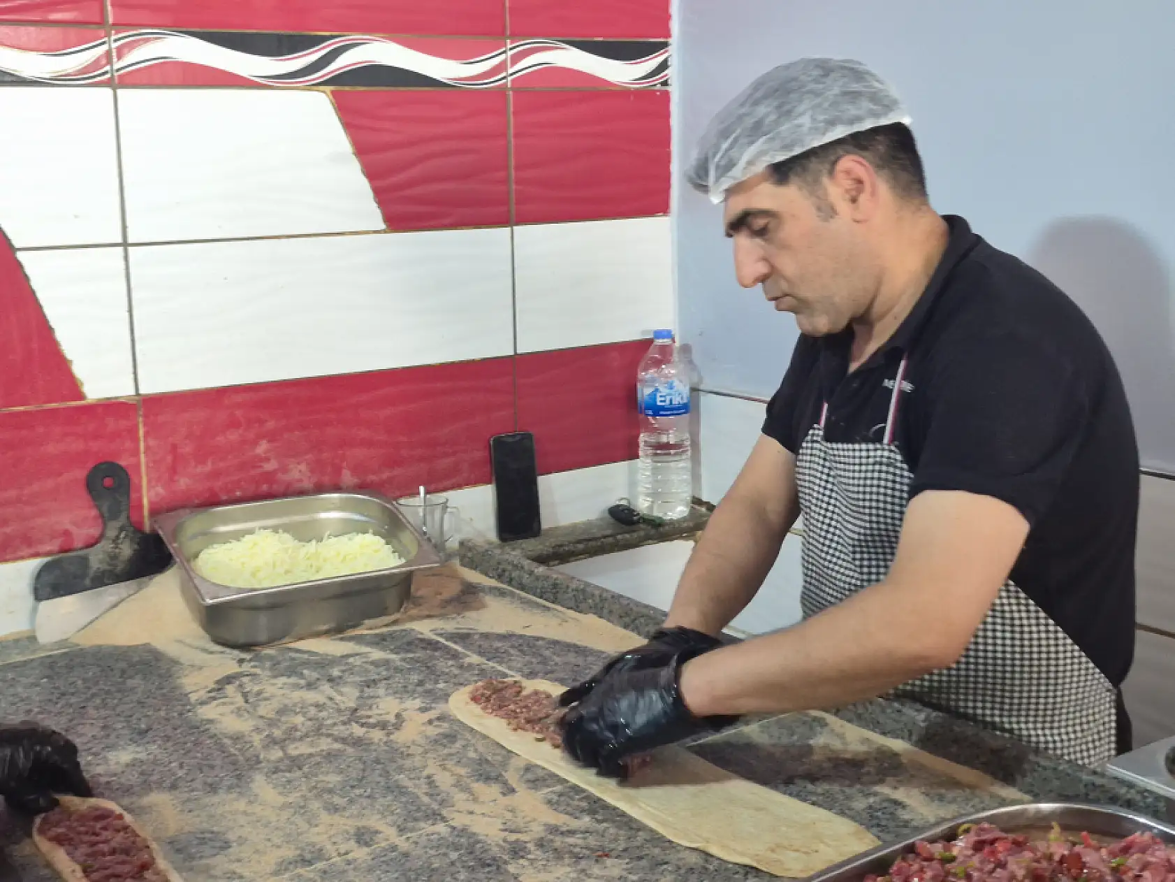 Konyalı usta 300 derecelik sıcağa meydan okuyor