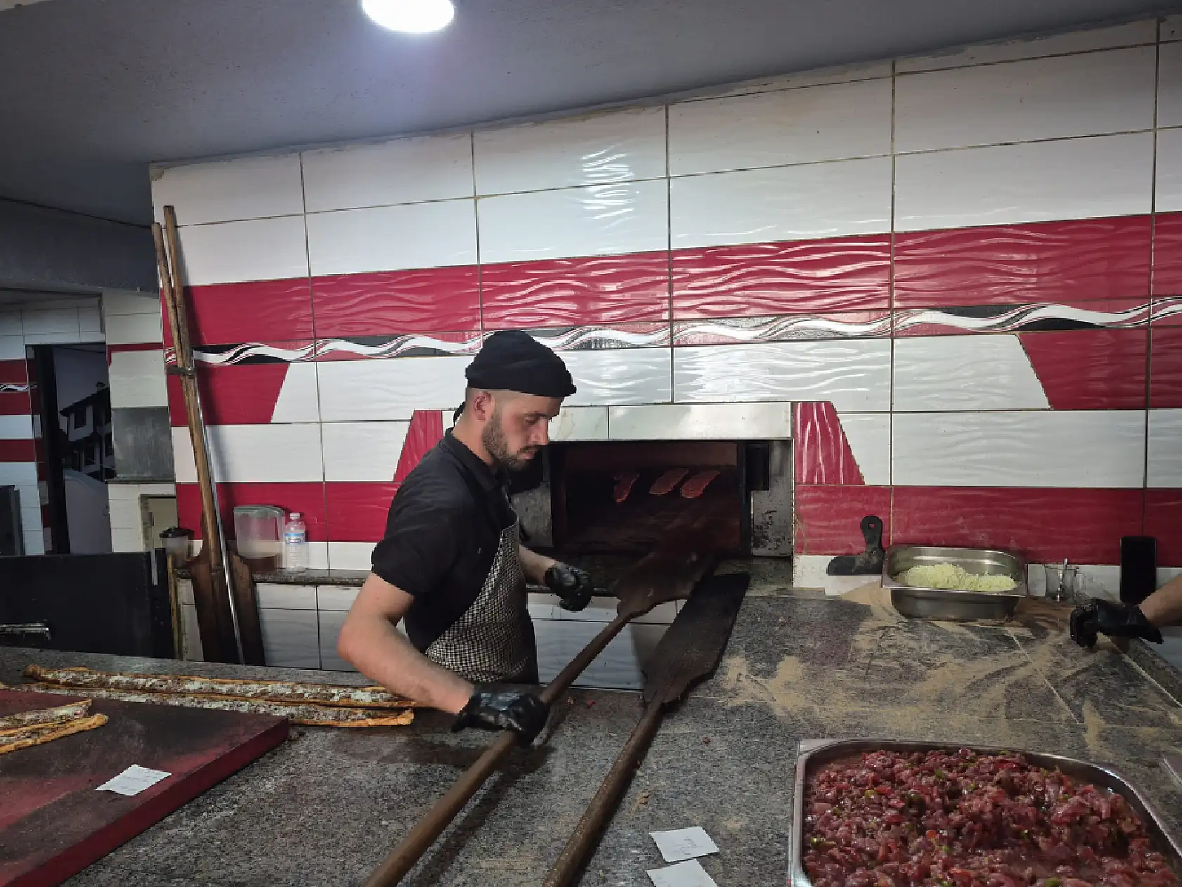 Konyalı usta 300 derecelik sıcağa meydan okuyor