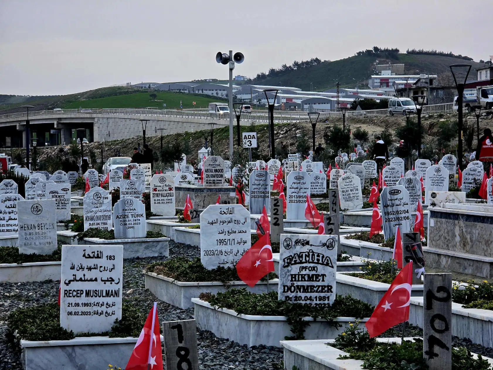 Aynı gün, tarifsiz acı! Binlerce mezar taşlarında tek bir tarih yazıyor