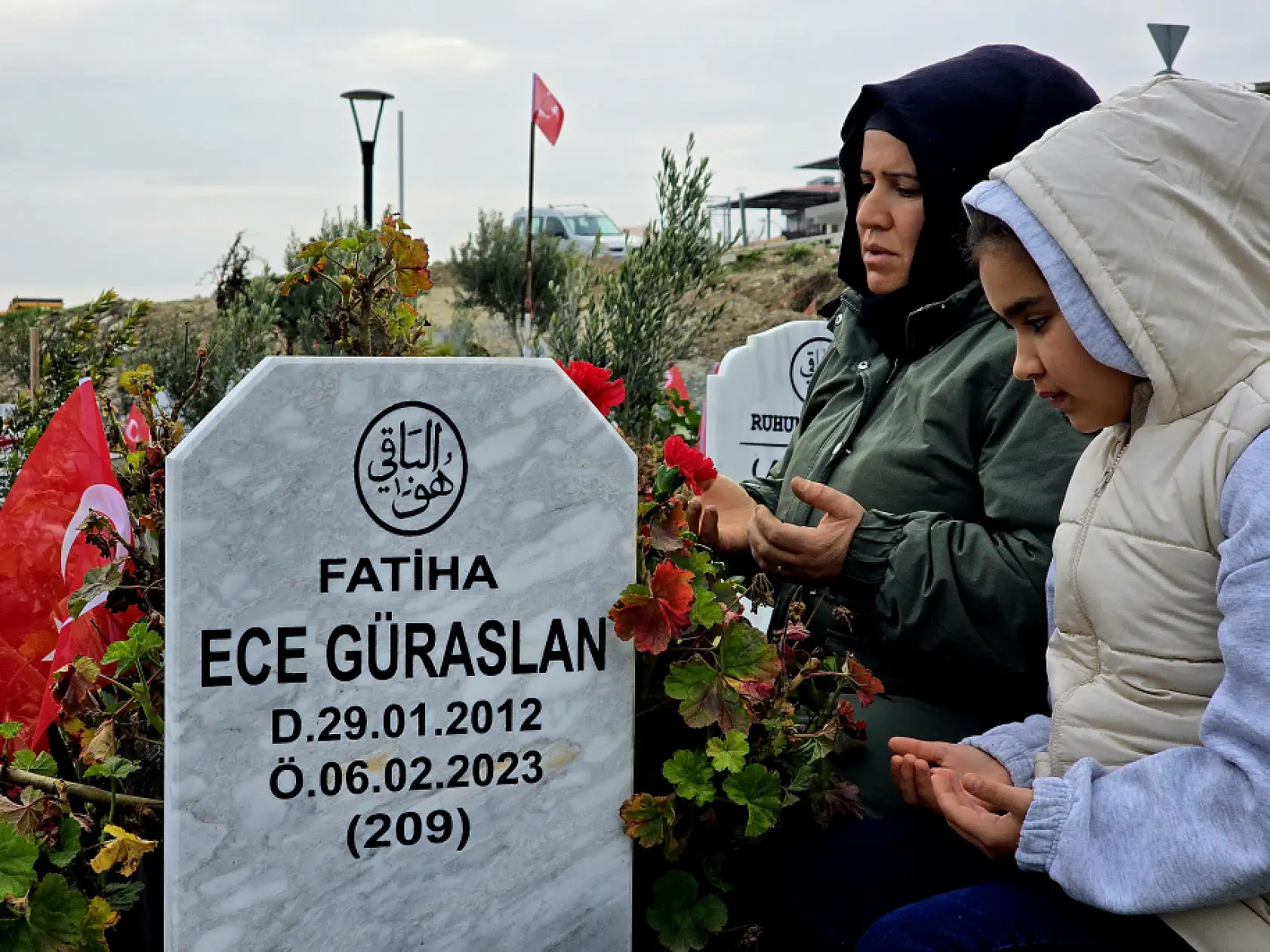 Aynı gün, tarifsiz acı! Binlerce mezar taşlarında tek bir tarih yazıyor