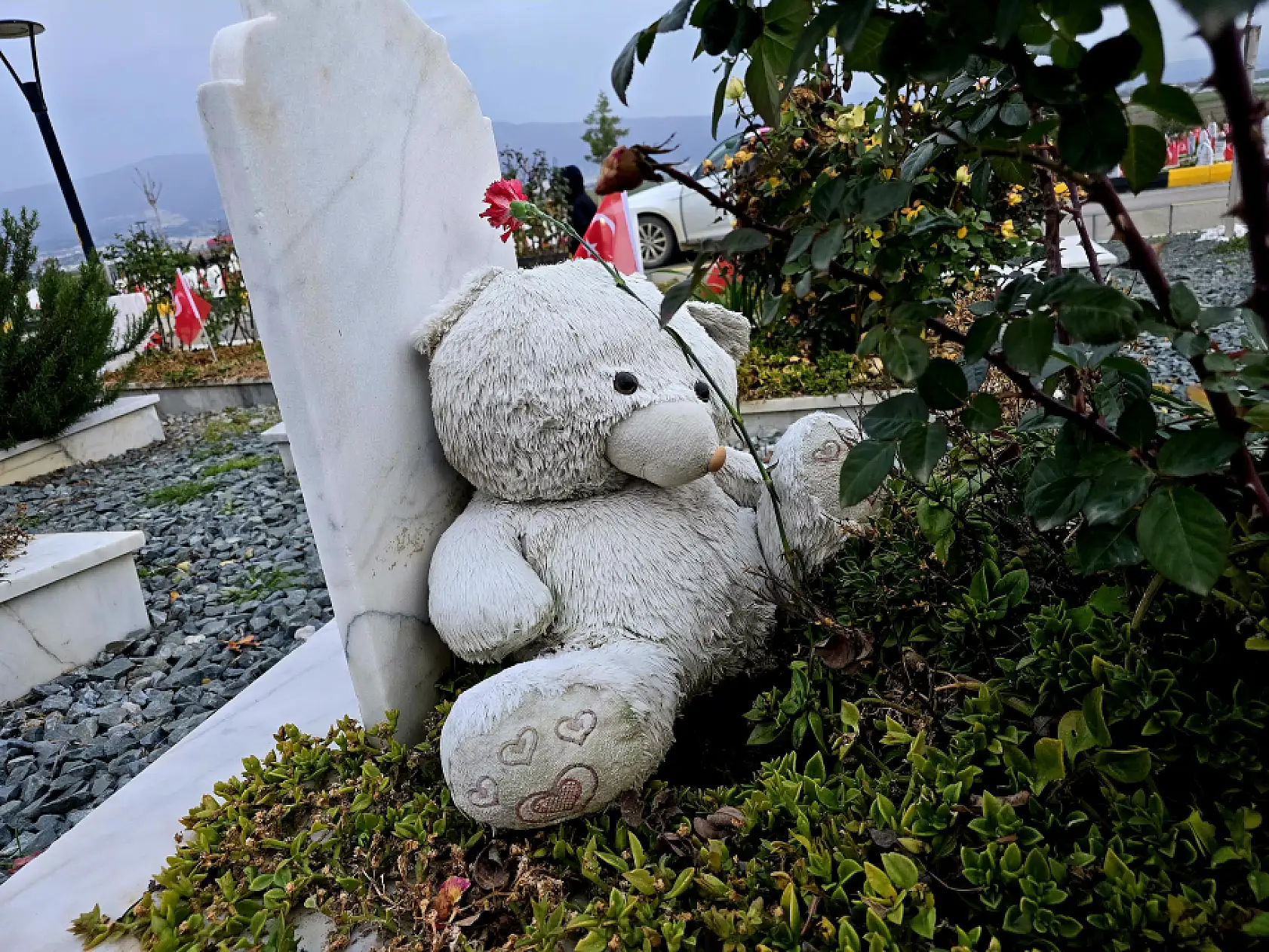 Aynı gün, tarifsiz acı! Binlerce mezar taşlarında tek bir tarih yazıyor