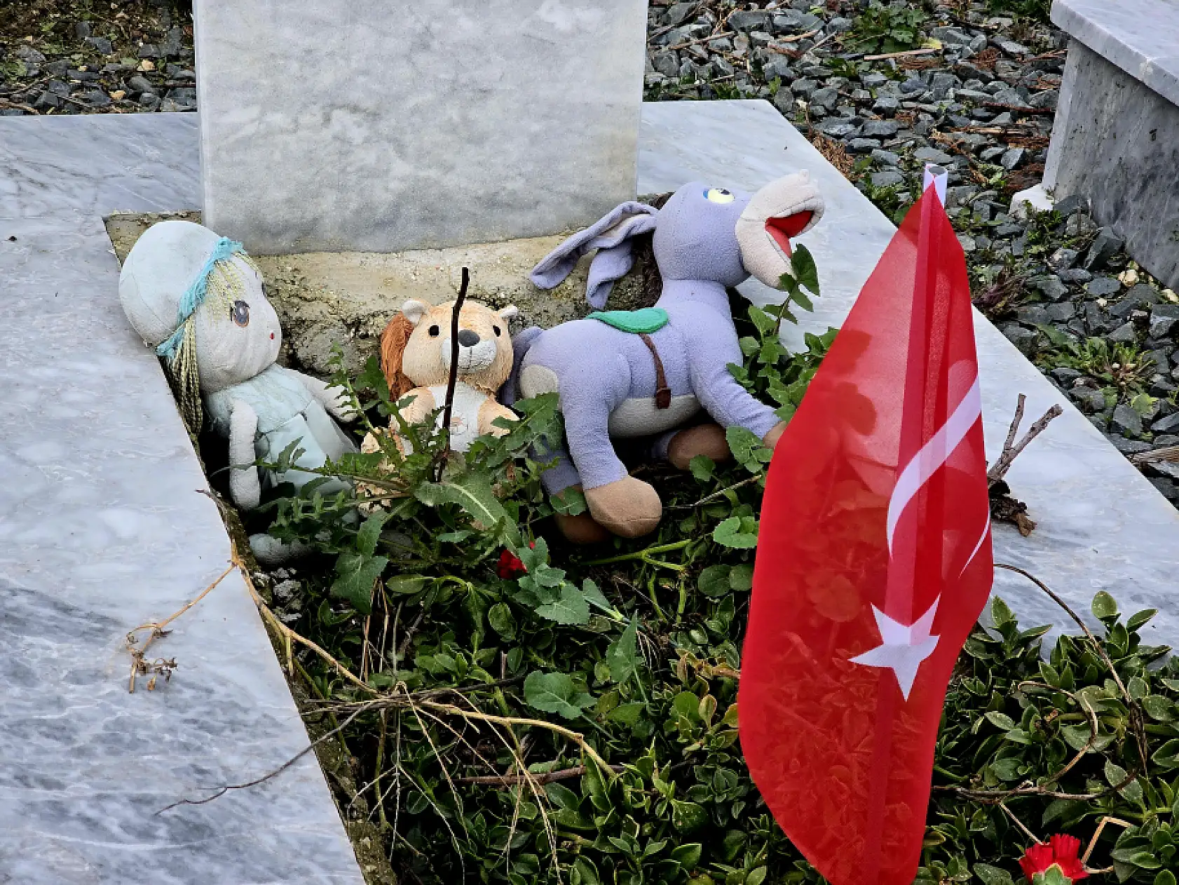 Aynı gün, tarifsiz acı! Binlerce mezar taşlarında tek bir tarih yazıyor