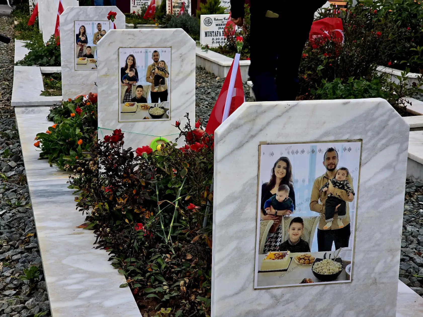 Aynı gün, tarifsiz acı! Binlerce mezar taşlarında tek bir tarih yazıyor