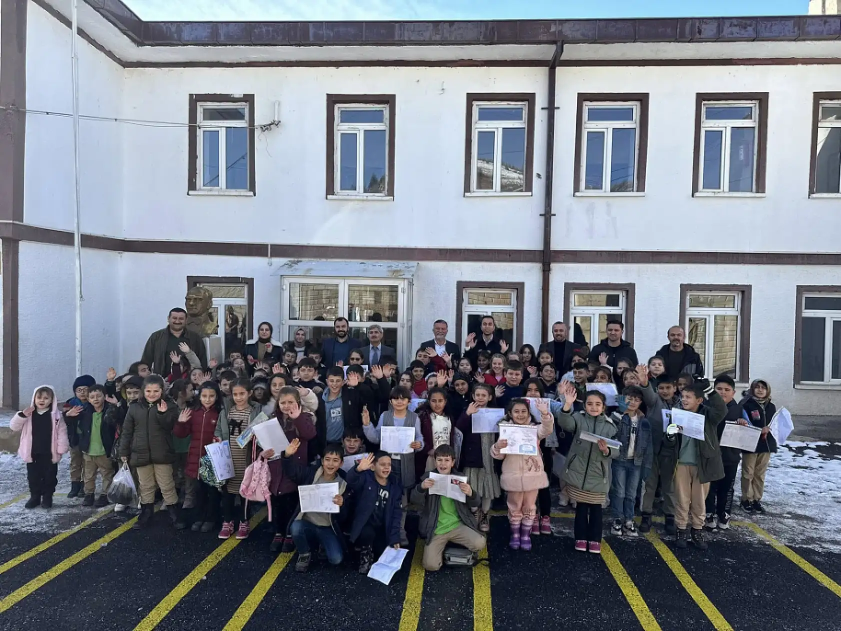 Konya'nın dört bir yanında karne sevinci yaşandı!