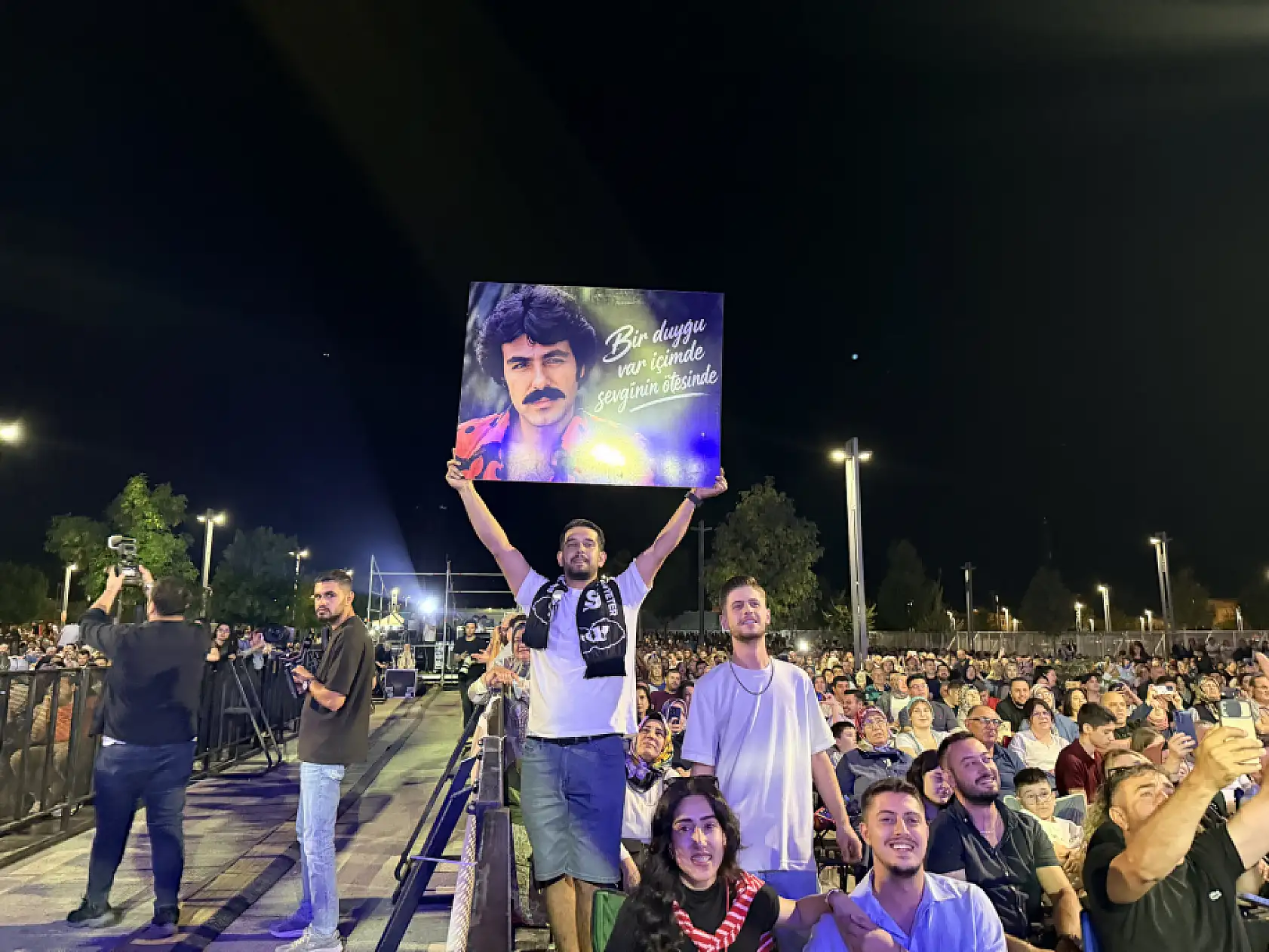 Konya arabeske doydu! Sürpriz konuk geceye damga vurdu