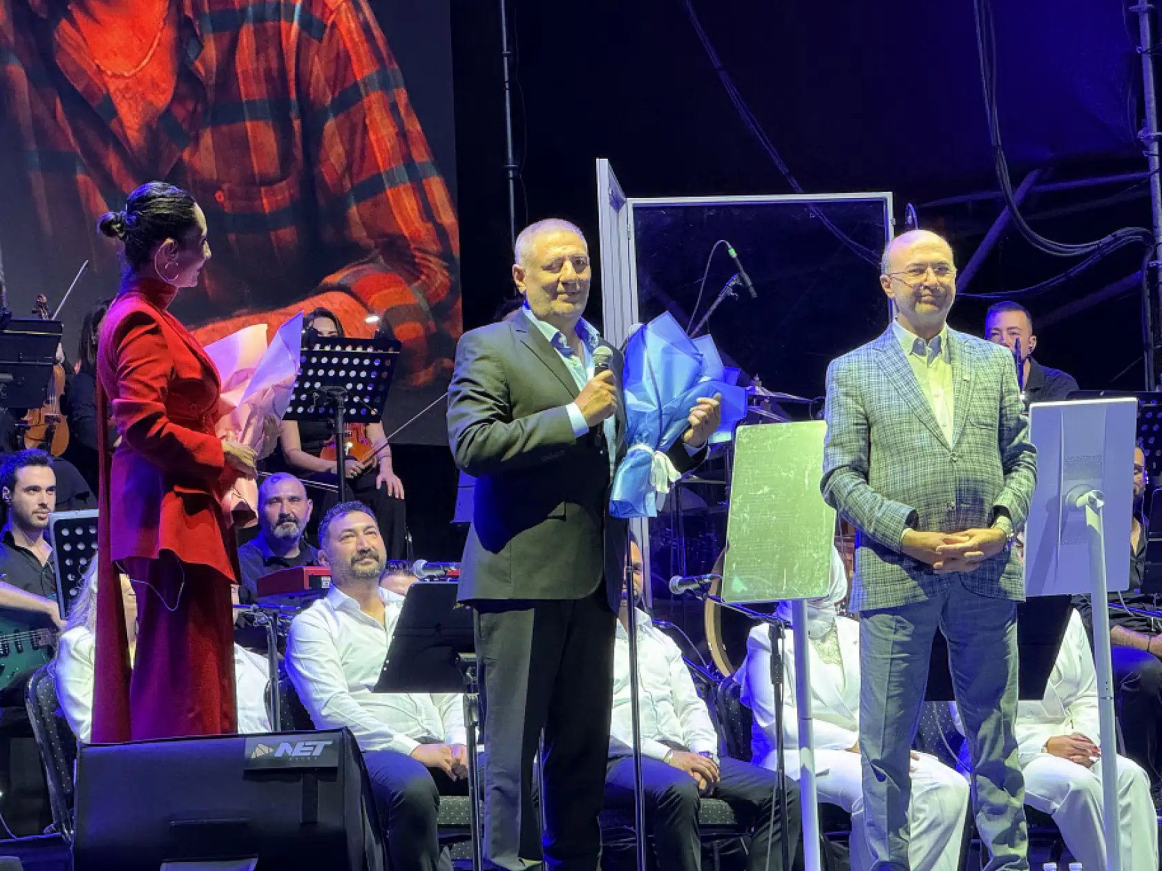 Konya arabeske doydu! Sürpriz konuk geceye damga vurdu