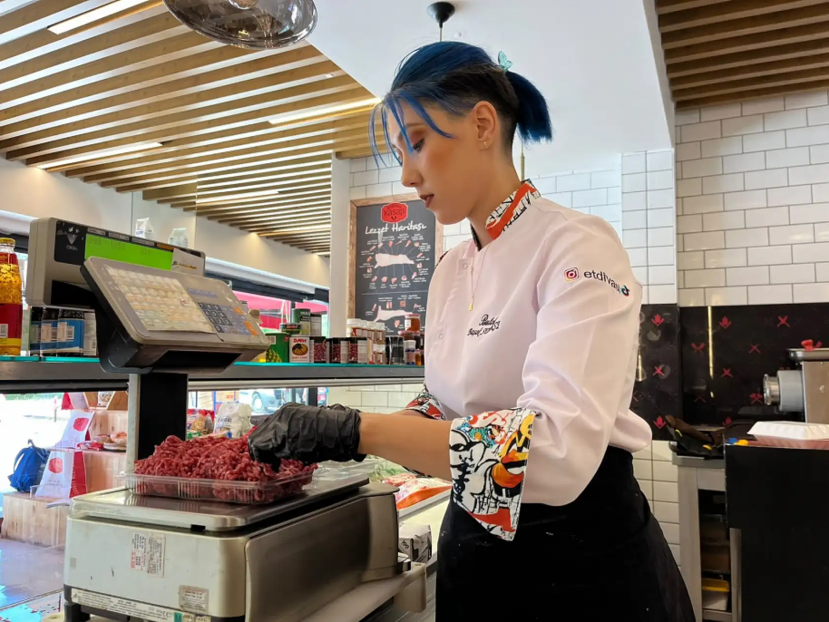 Bıçağı eline aldı, veganlığı kesip attı
