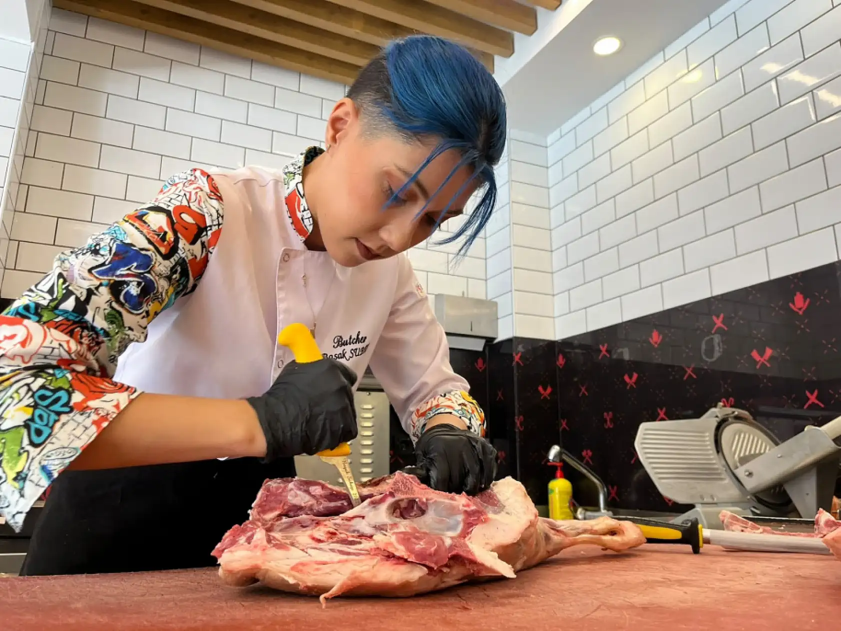 Bıçağı eline aldı, veganlığı kesip attı