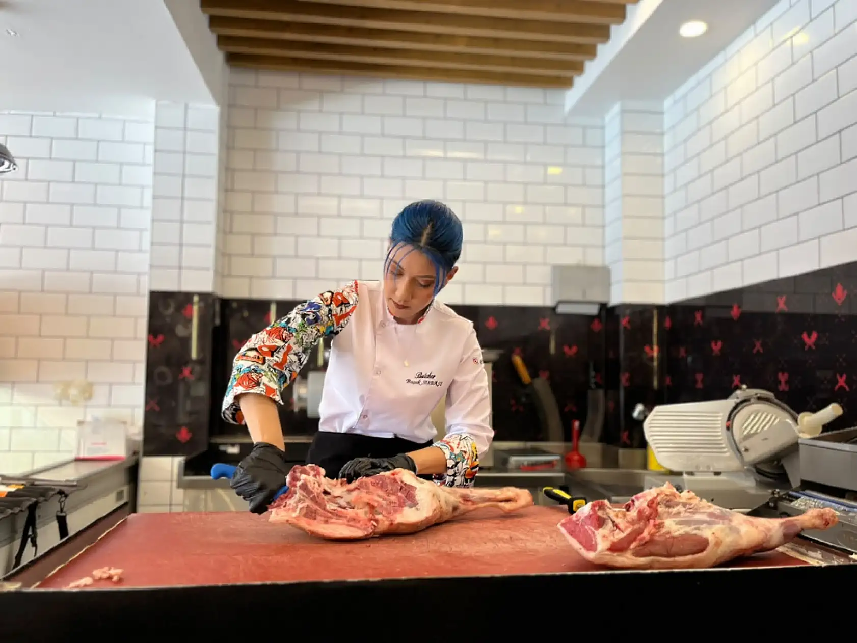 Bıçağı eline aldı, veganlığı kesip attı