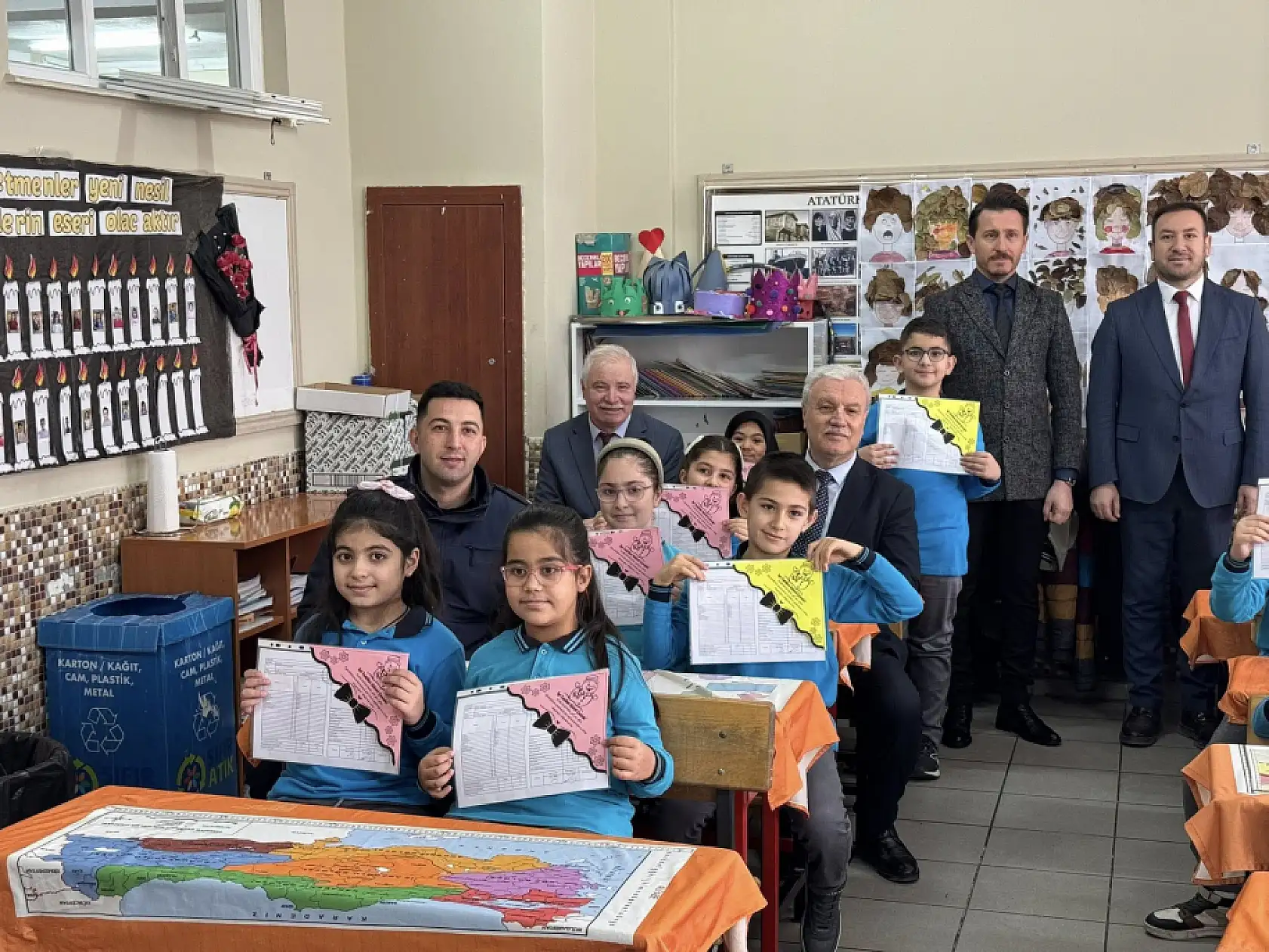 Konya'nın dört bir yanında karne sevinci yaşandı!