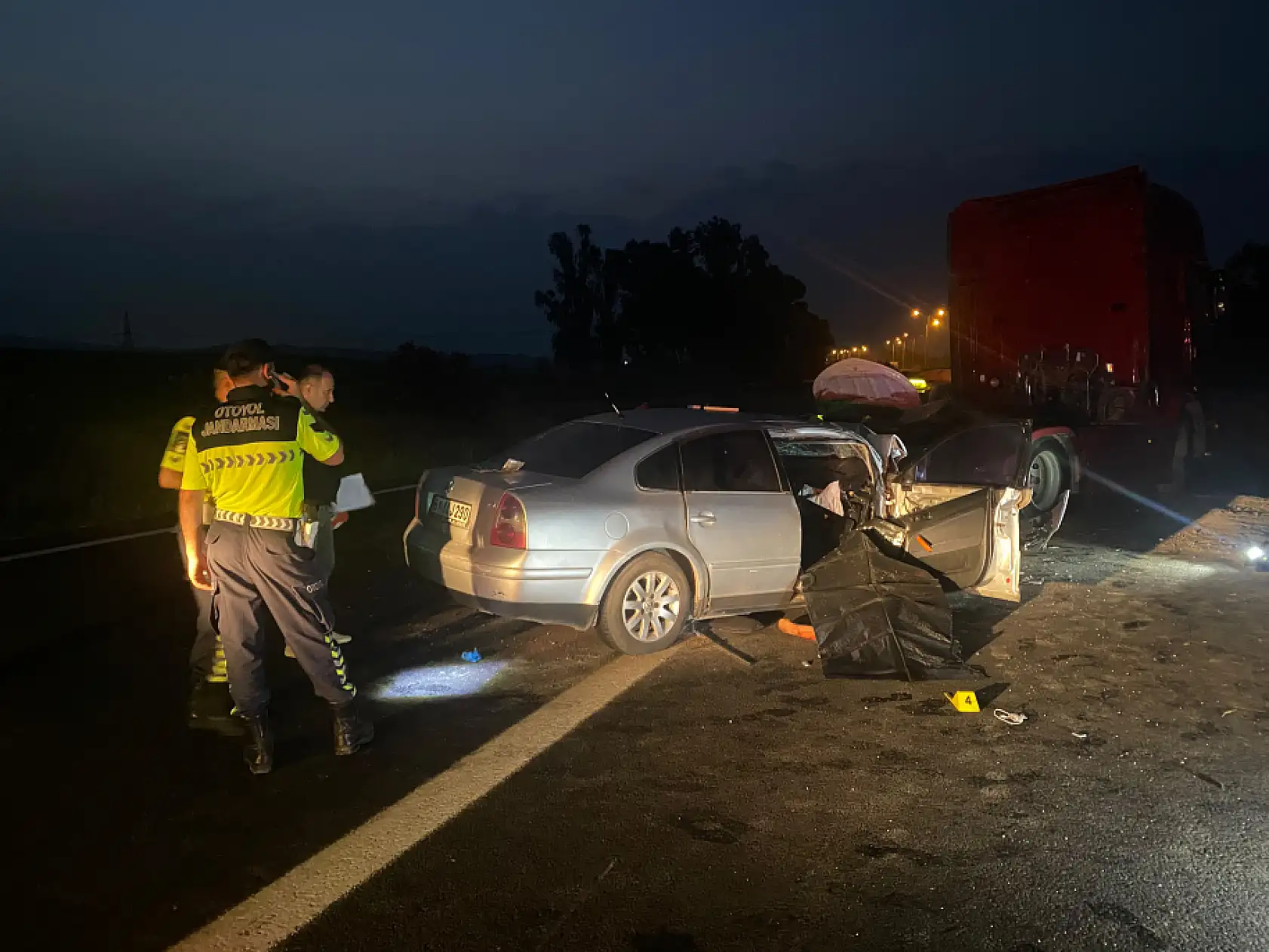 Emniyet şeridinde facia! Arızalanan TIR ölüm getirdi