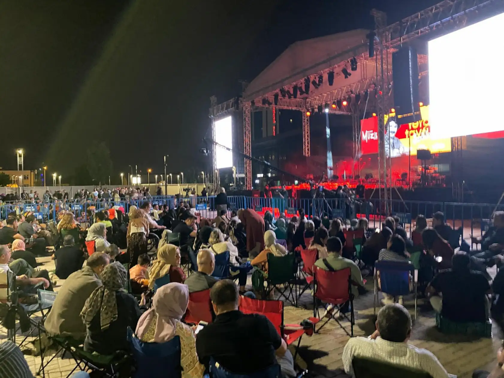 Konya'daki Ferdi Tayfur Konserine Binlerce Hayranı Katıldı