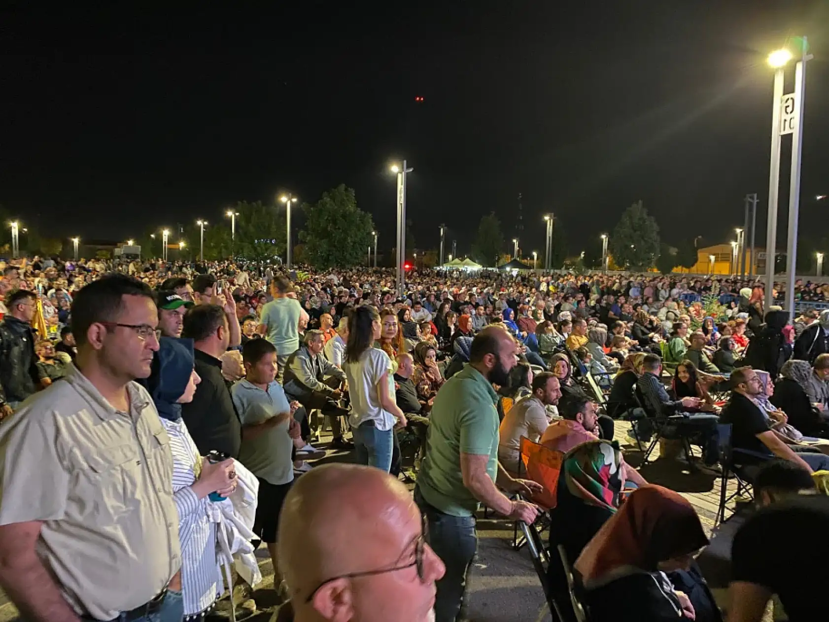 Konya'daki Ferdi Tayfur Konserine Binlerce Hayranı Katıldı