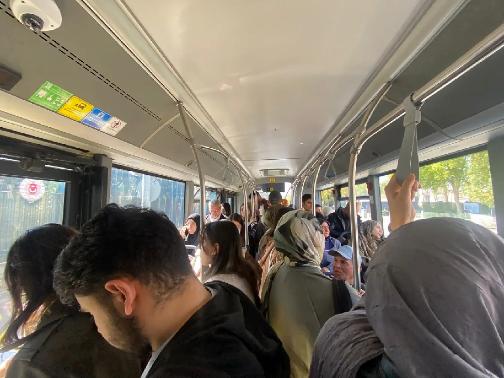 Konya'da üniversiteli öğrencilerin ulaşım çilesi çözüm bekliyor: 'Derslere geç kalıyoruz'