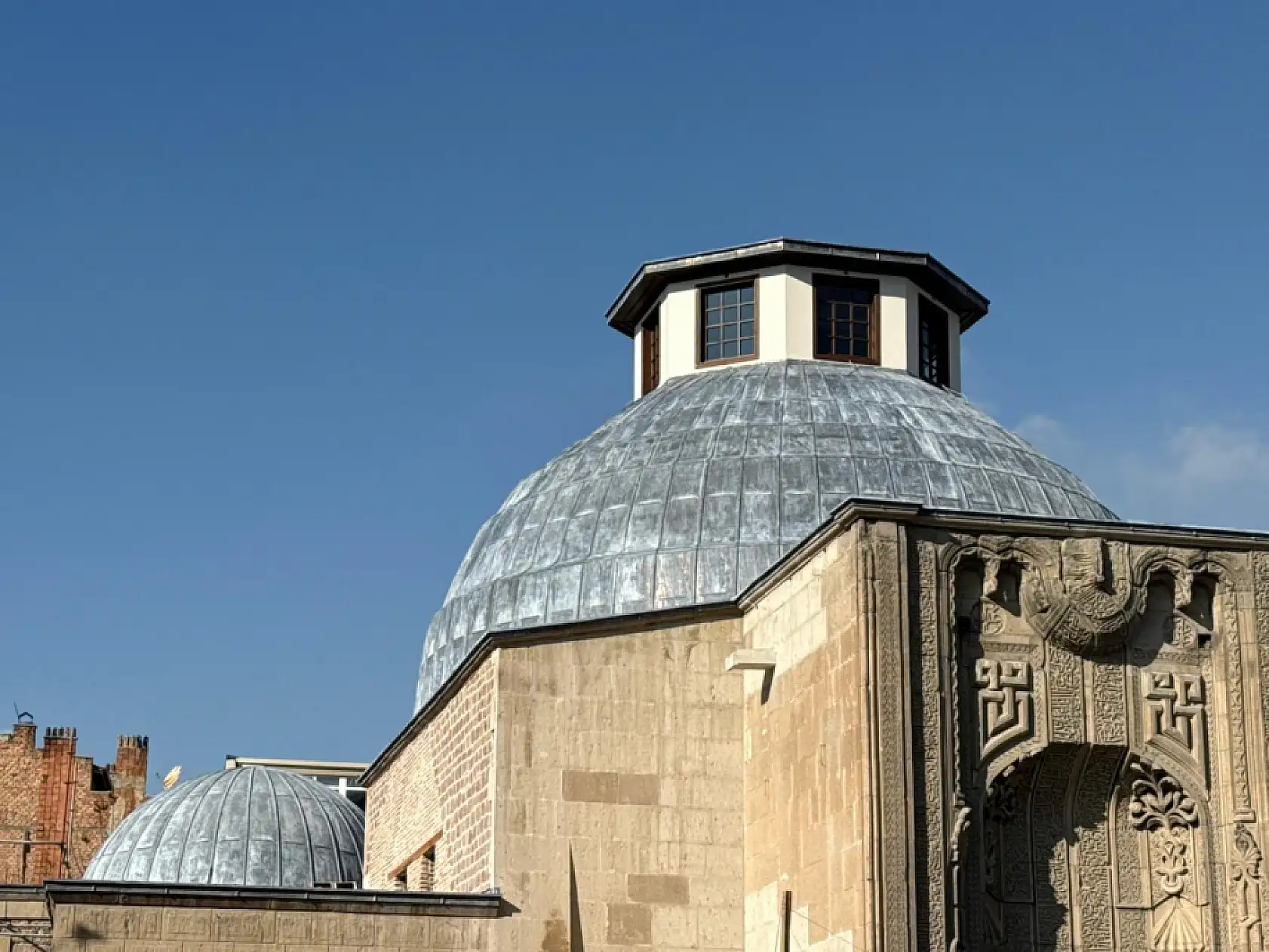 Konya'nın orta yerinde tarihi operasyon! Taş dantel ilmek ilmek yeniden işleniyor