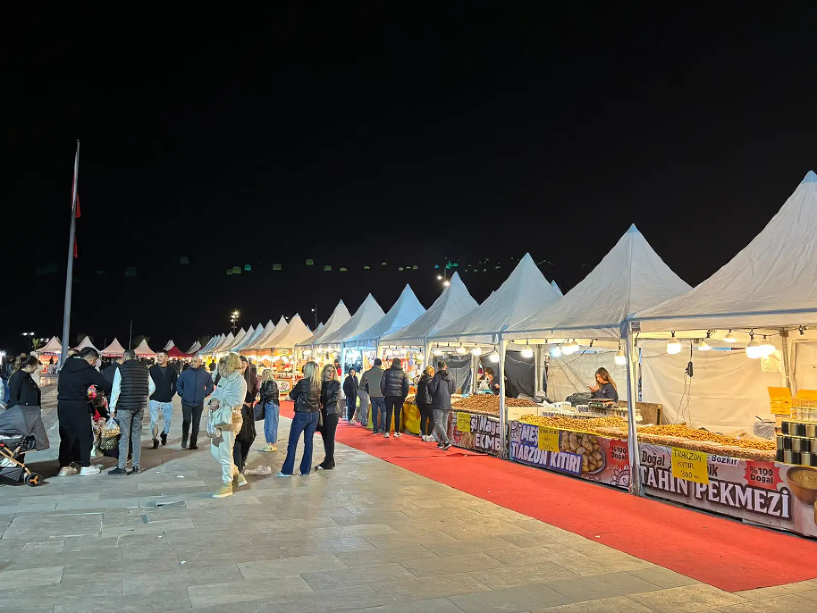 Damak çatlatan yöresel lezzetler Gastronomi ve Yeni Yıl Festivali'nde