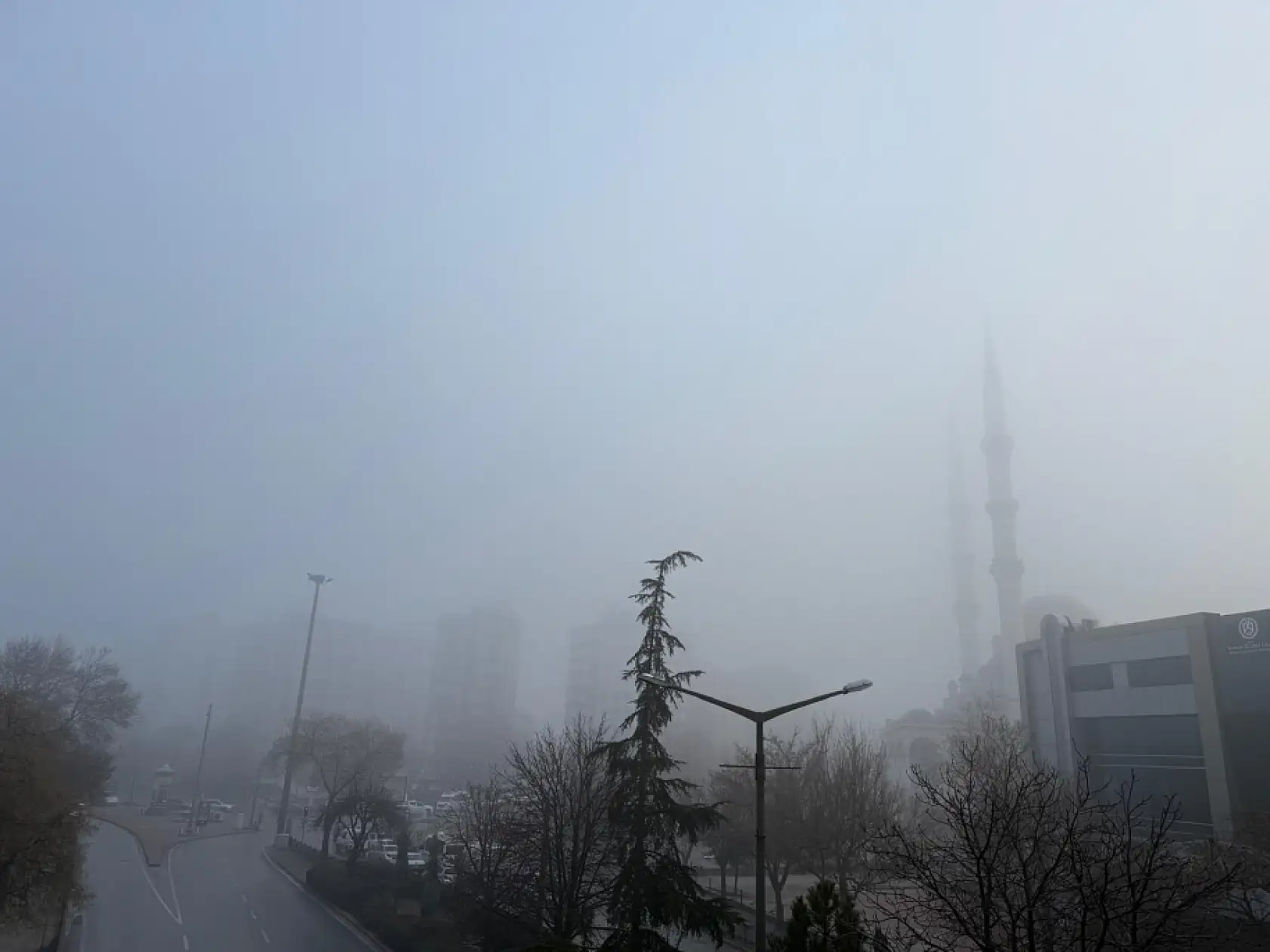 Yoğun sis Konya'yı esir aldı! Ekipler teyakkuzda